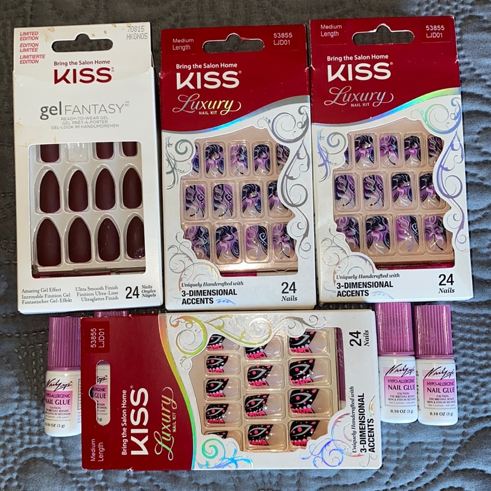Kiss Nail kits (4) + (4) pack nail glue